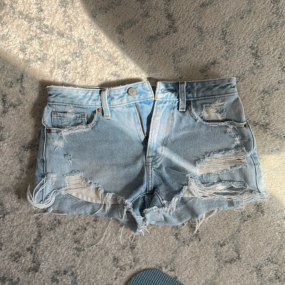 Abercrombie light wash mid rise shorts size 00